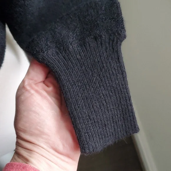 EUC Peruvian Connection 100% Alpaca Womens V-Neck Sweater In Black Sz Medium - Picture 2 of 6